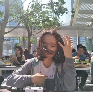 Meet your Posher, Mia